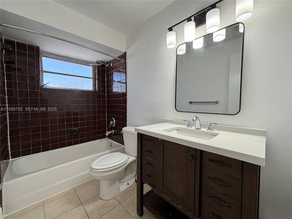 Apartment for rent at 5904 SW 27th St #5904S, Hollywood, FL 33023