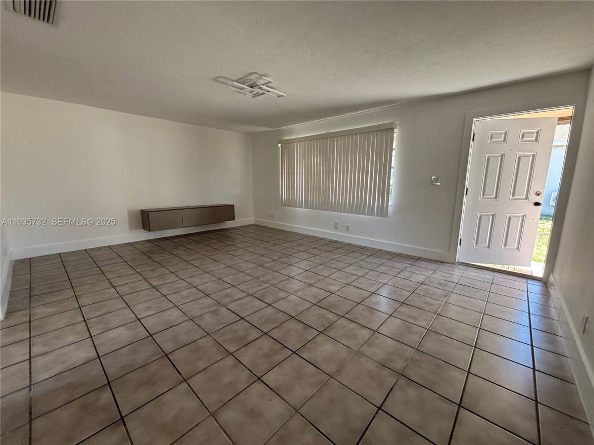 Apartment for rent at 5904 SW 27th St #5904S, Hollywood, FL 33023