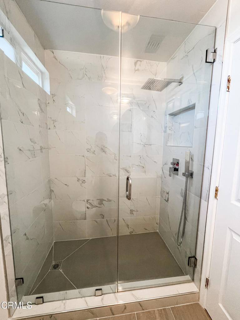 Apartment for rent at 1121 W Exposition Blvd, Los Angeles, CA 90007