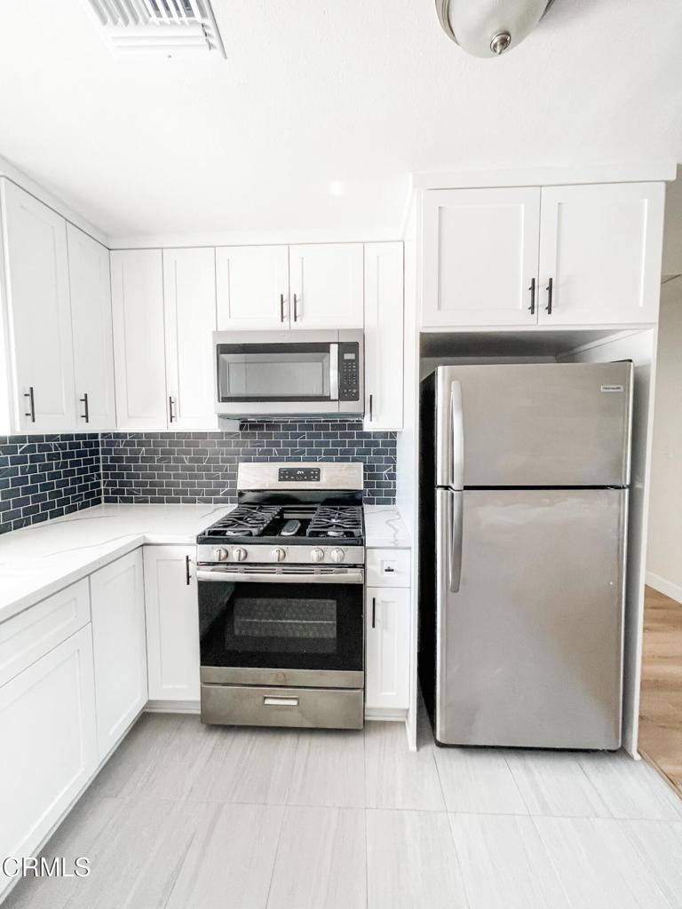 Apartment for rent at 1121 W Exposition Blvd, Los Angeles, CA 90007