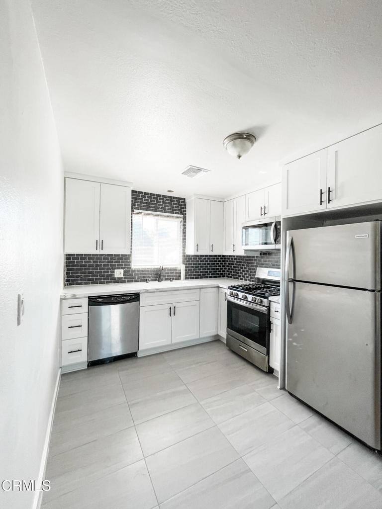 Apartment for rent at 1121 W Exposition Blvd, Los Angeles, CA 90007