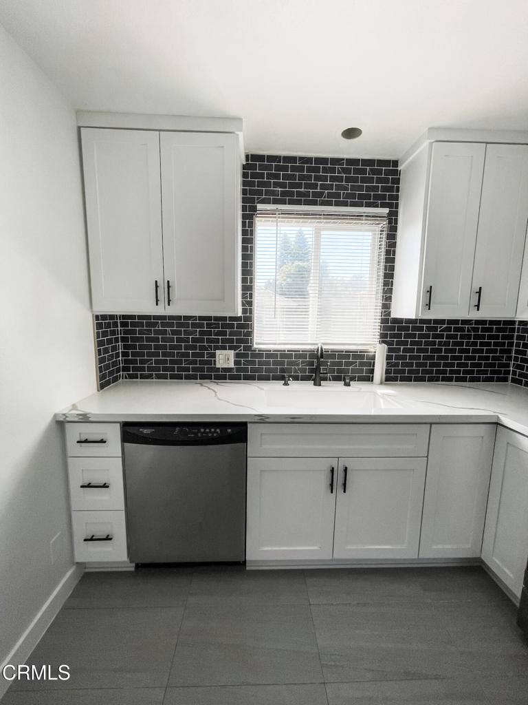 Apartment for rent at 1121 W Exposition Blvd, Los Angeles, CA 90007