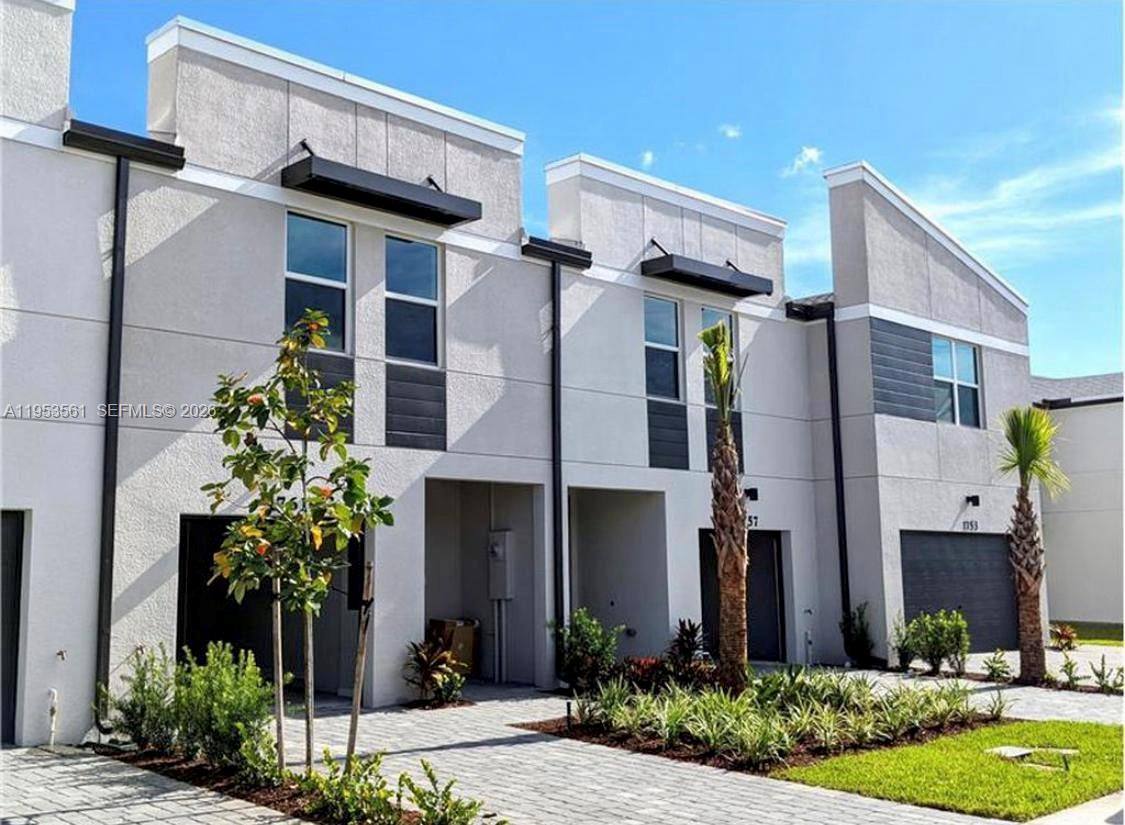 Townhouse for rent at 5629 Mentmore Dr, West Palm Beach, FL 33407