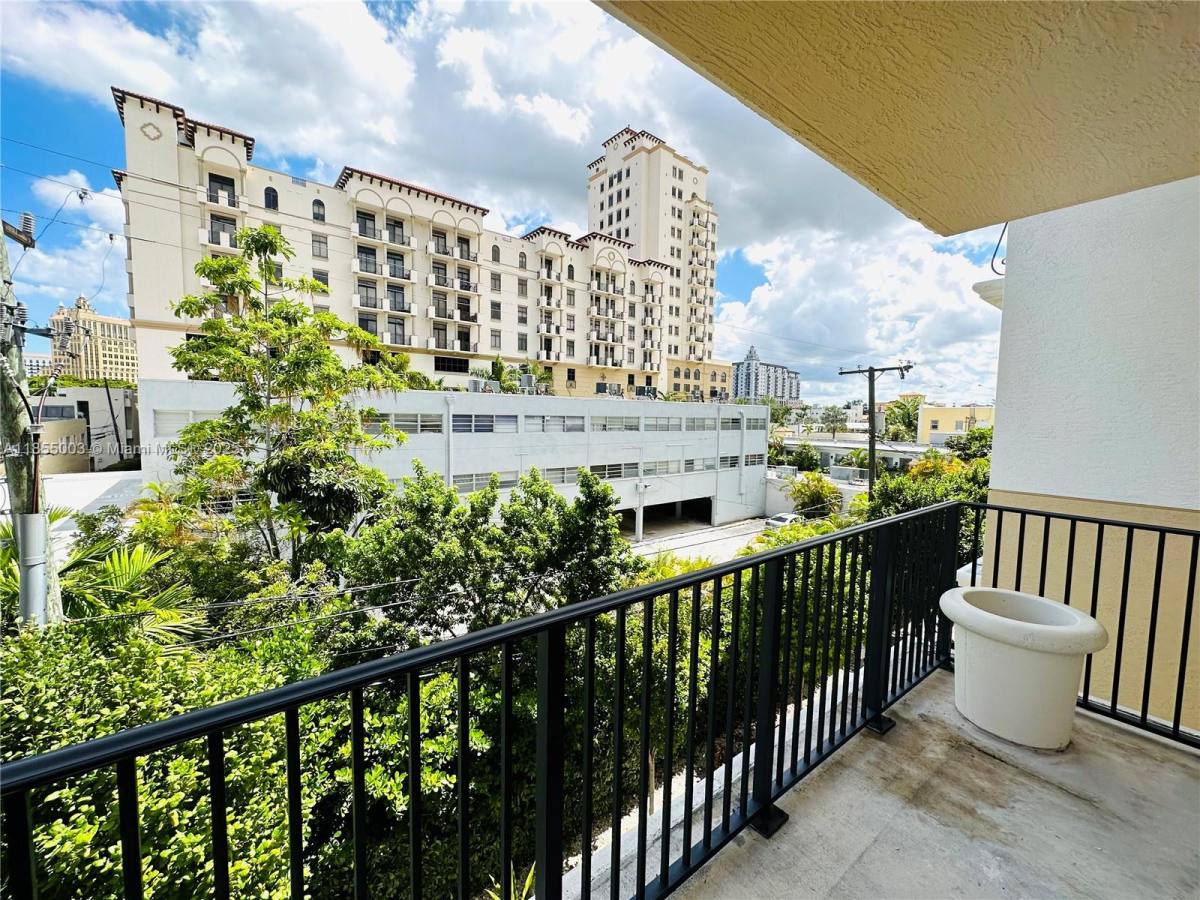 Apartment for rent at 118 Zamora Ave #308, Miami, FL 33134