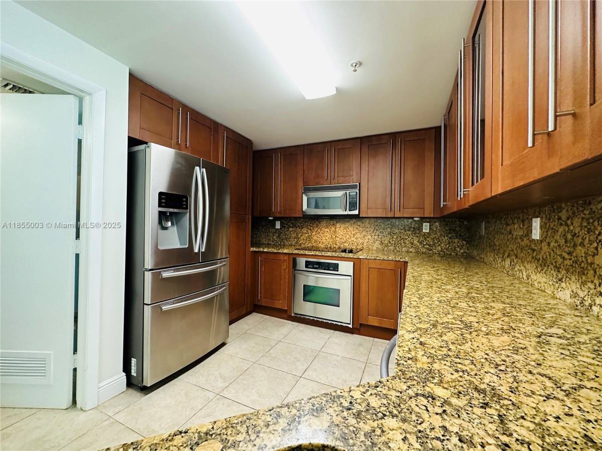 Apartment for rent at 118 Zamora Ave #308, Miami, FL 33134