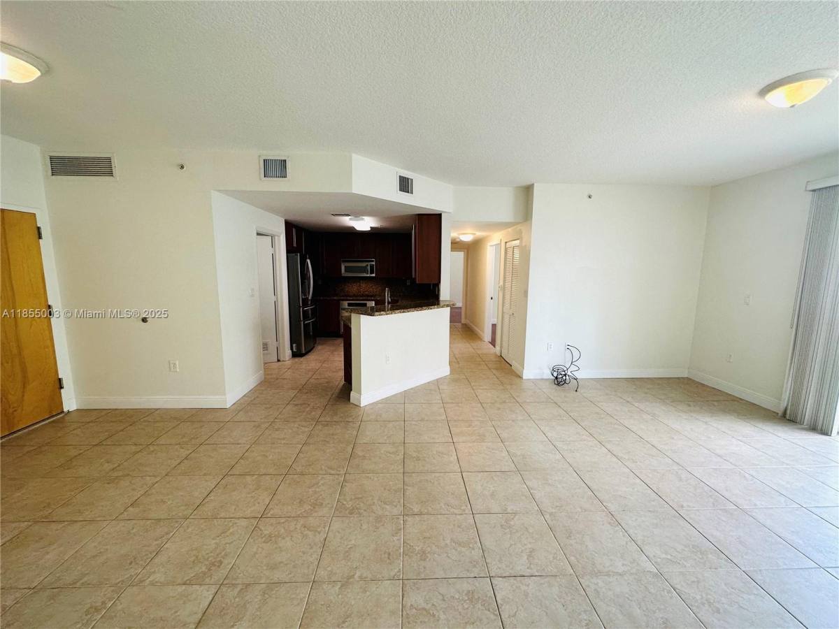 Apartment for rent at 118 Zamora Ave #308, Miami, FL 33134