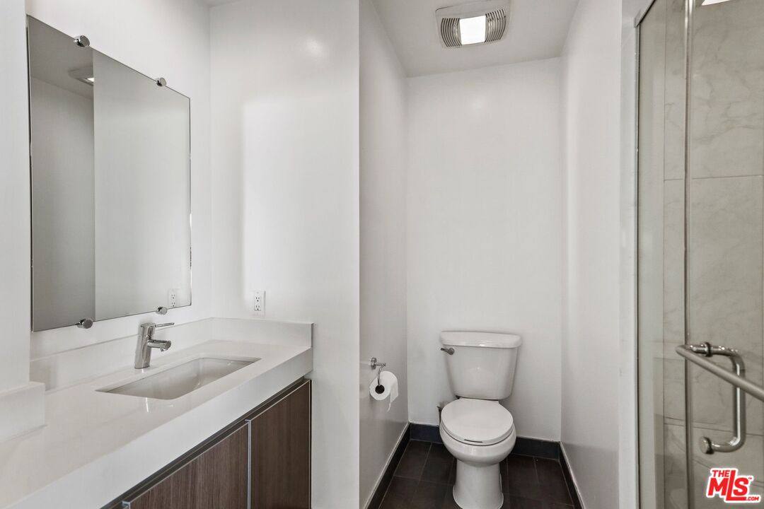 Apartment for rent at 711 Cole Ave #121, Los Angeles, CA 90038