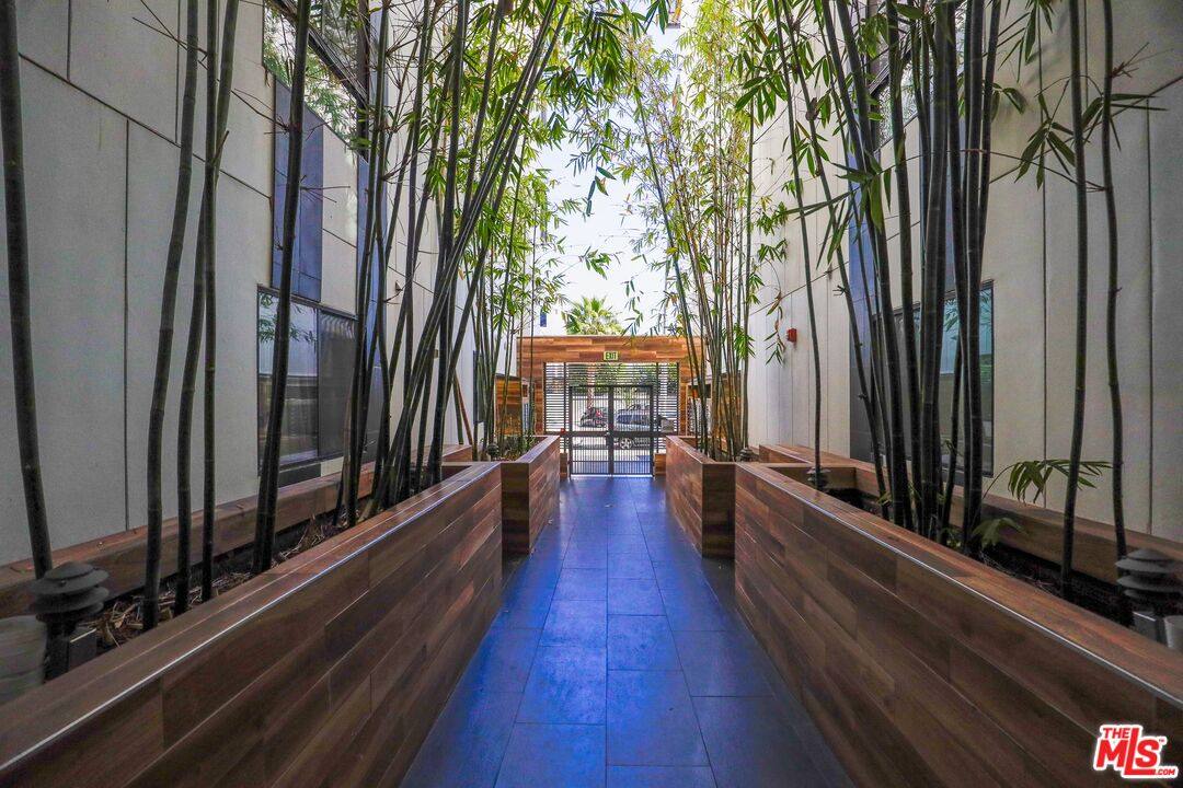 Apartment for rent at 711 Cole Ave #121, Los Angeles, CA 90038