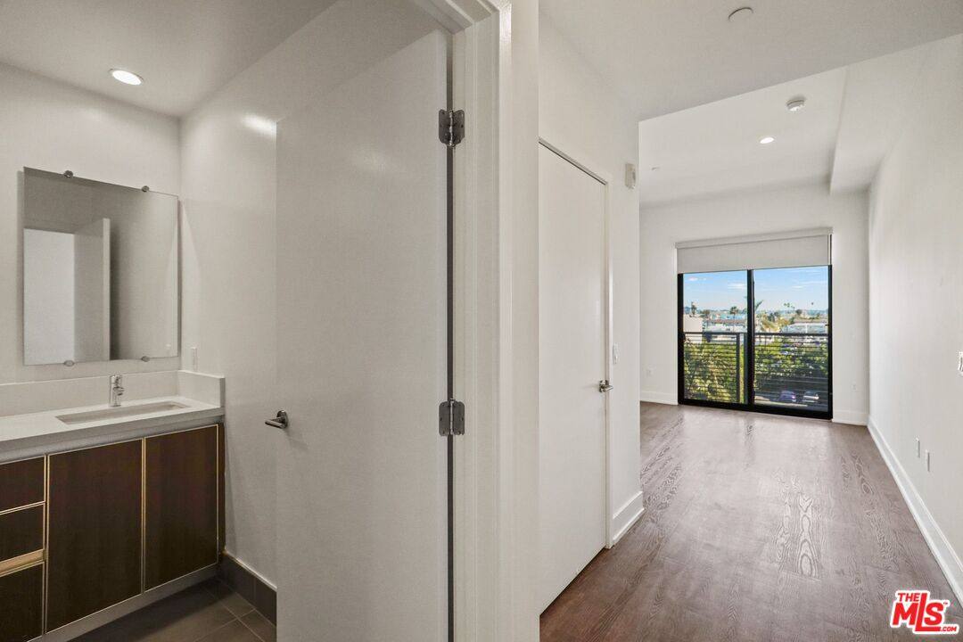 Apartment for rent at 711 Cole Ave #121, Los Angeles, CA 90038