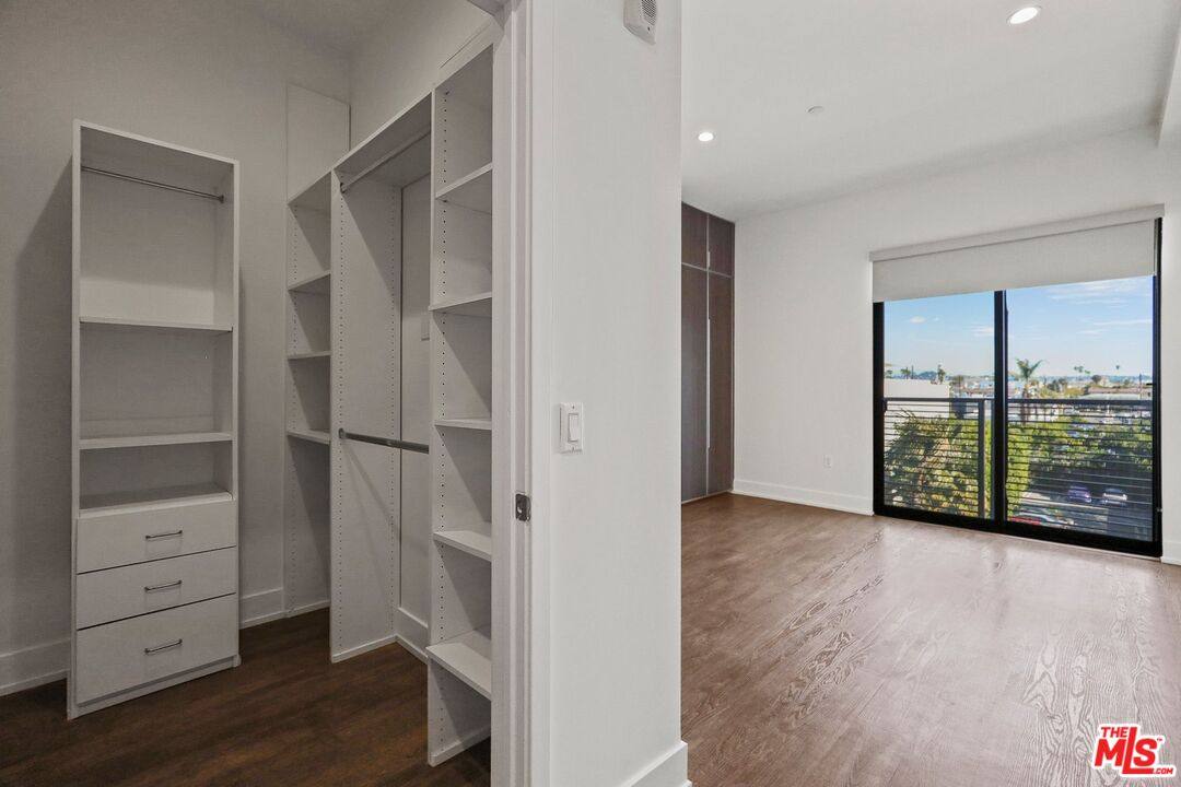 Apartment for rent at 711 Cole Ave #121, Los Angeles, CA 90038