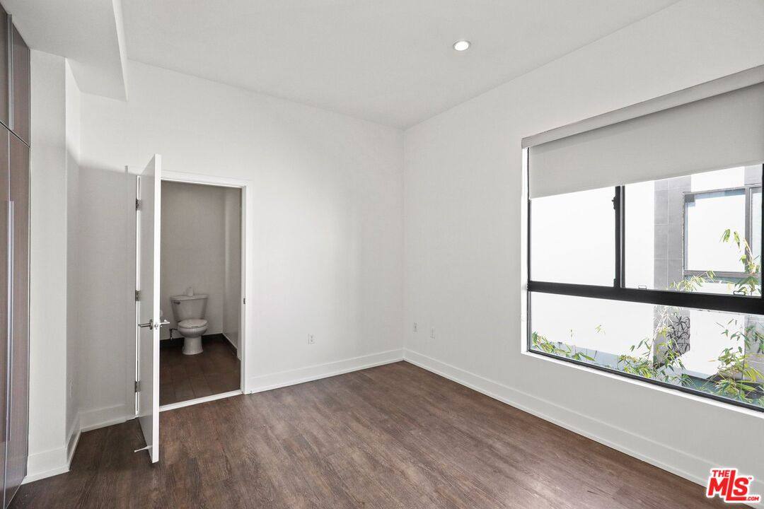 Apartment for rent at 711 Cole Ave #121, Los Angeles, CA 90038