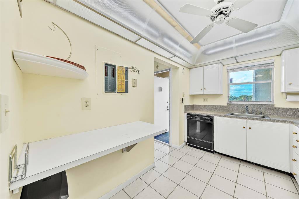 Condo for rent at 6200 NW 44th St #405, Fort Lauderdale, FL 33319