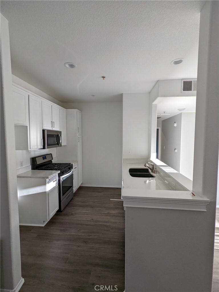 Apartment for rent at 1215 E San Antonio Dr, Long Beach, CA 90807