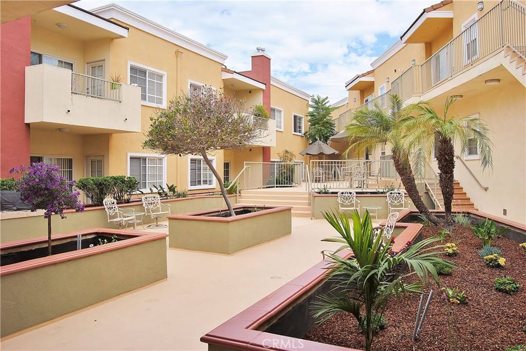 Apartment for rent at 1215 E San Antonio Dr, Long Beach, CA 90807