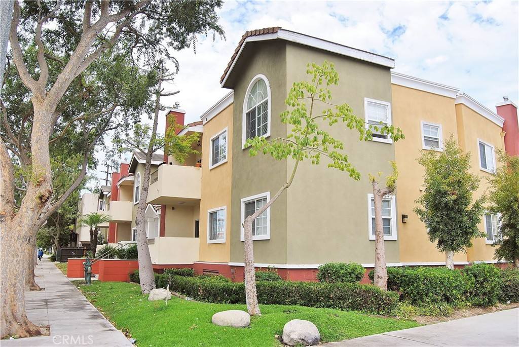Apartment for rent at 1215 E San Antonio Dr, Long Beach, CA 90807