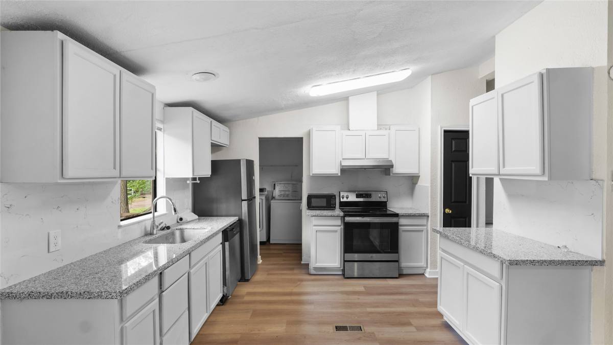 Apartment for rent at 2359 Virginia Ave, Montgomery, TX 77316
