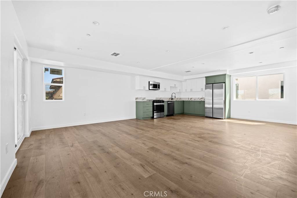 Apartment for rent at 6830 Hazeltine Ave #2, Van Nuys, CA 91405