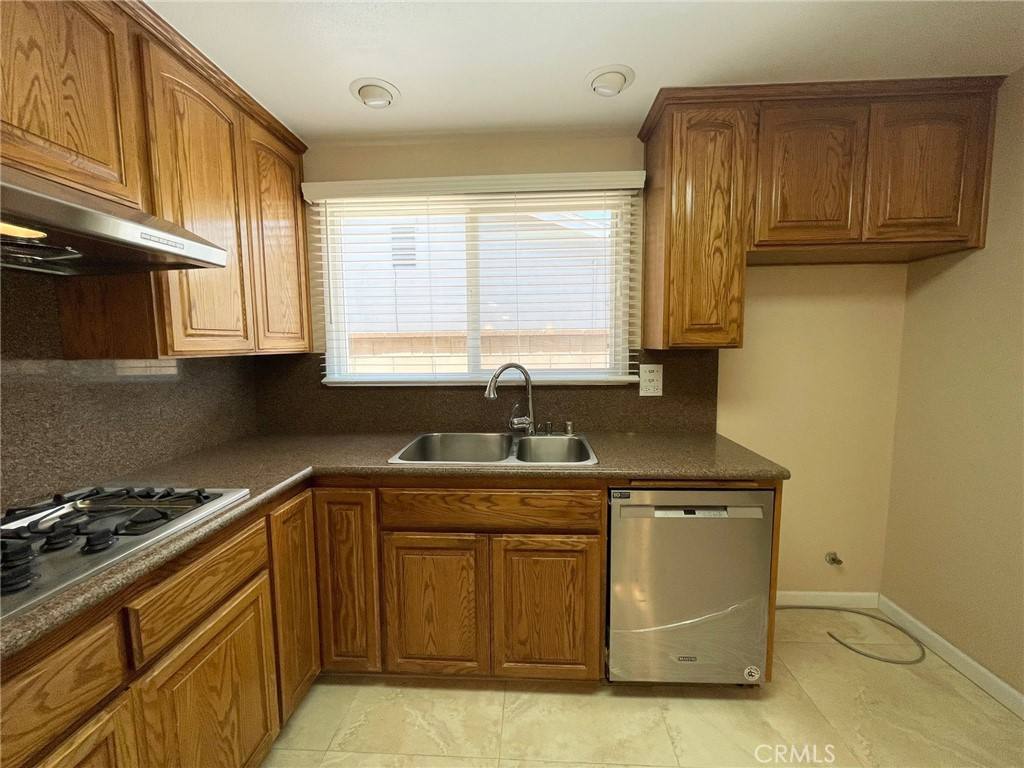Apartment for rent at 23370 Schoolcraft St, West Hills, CA 91307