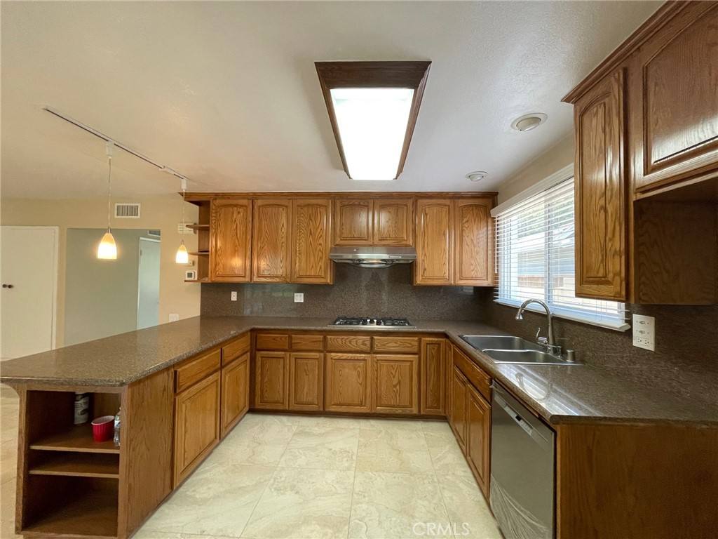 Apartment for rent at 23370 Schoolcraft St, West Hills, CA 91307