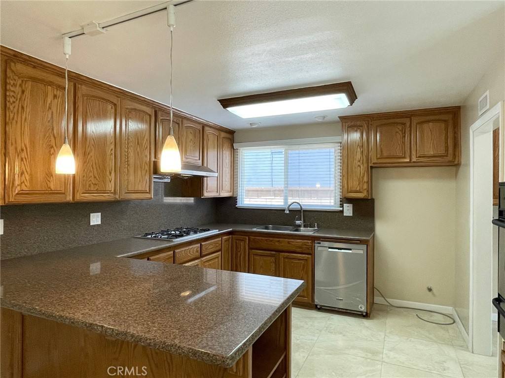 Apartment for rent at 23370 Schoolcraft St, West Hills, CA 91307