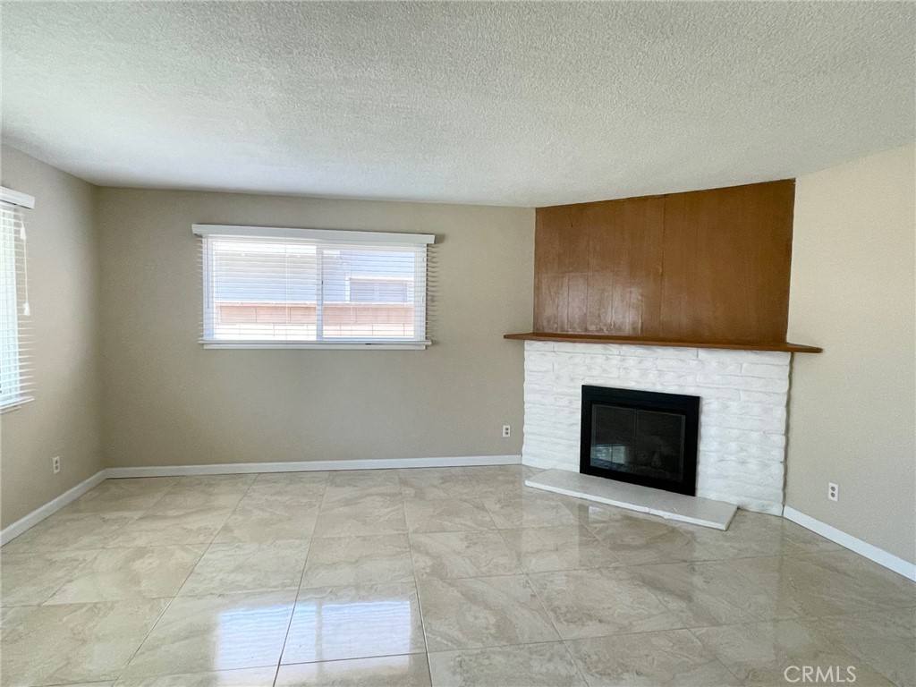 Apartment for rent at 23370 Schoolcraft St, West Hills, CA 91307