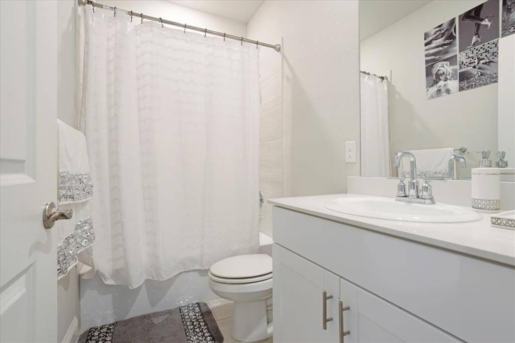 Apartment for rent at 3806 Richland Dr, Farmersville, TX 75442