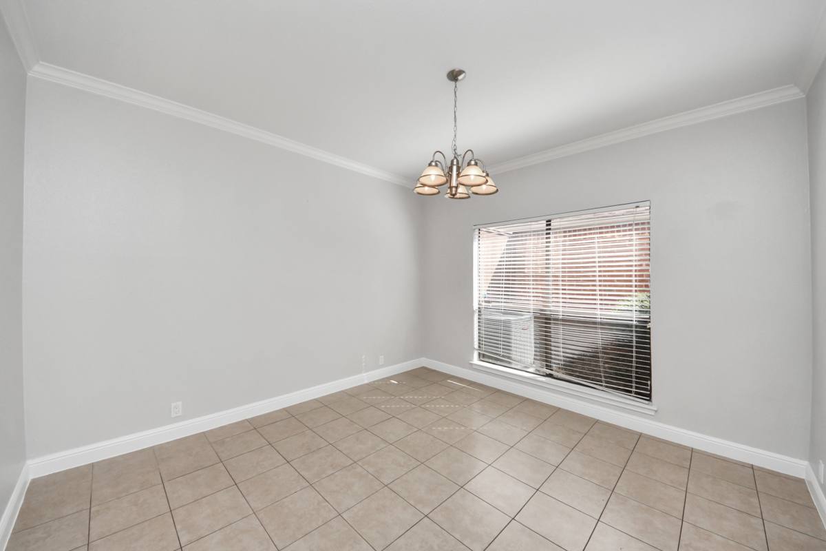 Townhouse for rent at 2468 Bering Dr, Houston, TX 77057