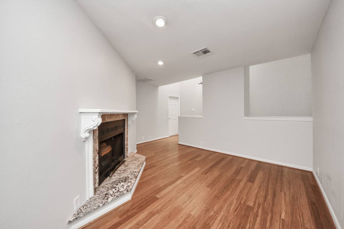 Townhouse for rent at 2468 Bering Dr, Houston, TX 77057