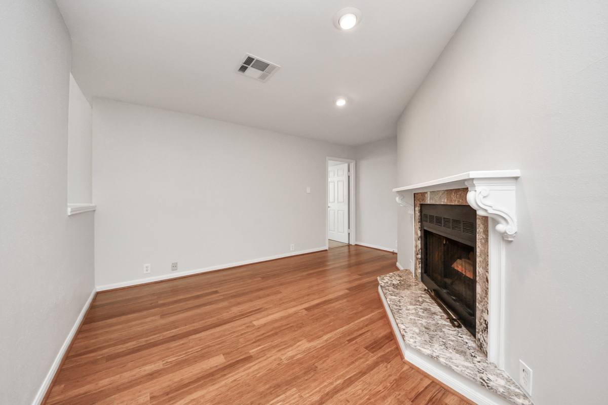 Townhouse for rent at 2468 Bering Dr, Houston, TX 77057