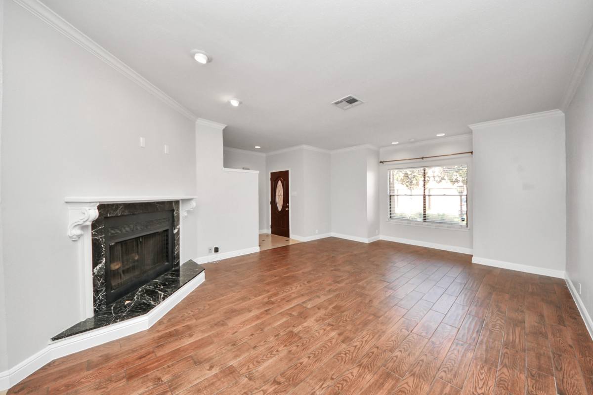 Townhouse for rent at 2468 Bering Dr, Houston, TX 77057