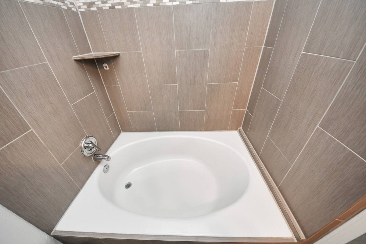 Townhouse for rent at 2468 Bering Dr, Houston, TX 77057