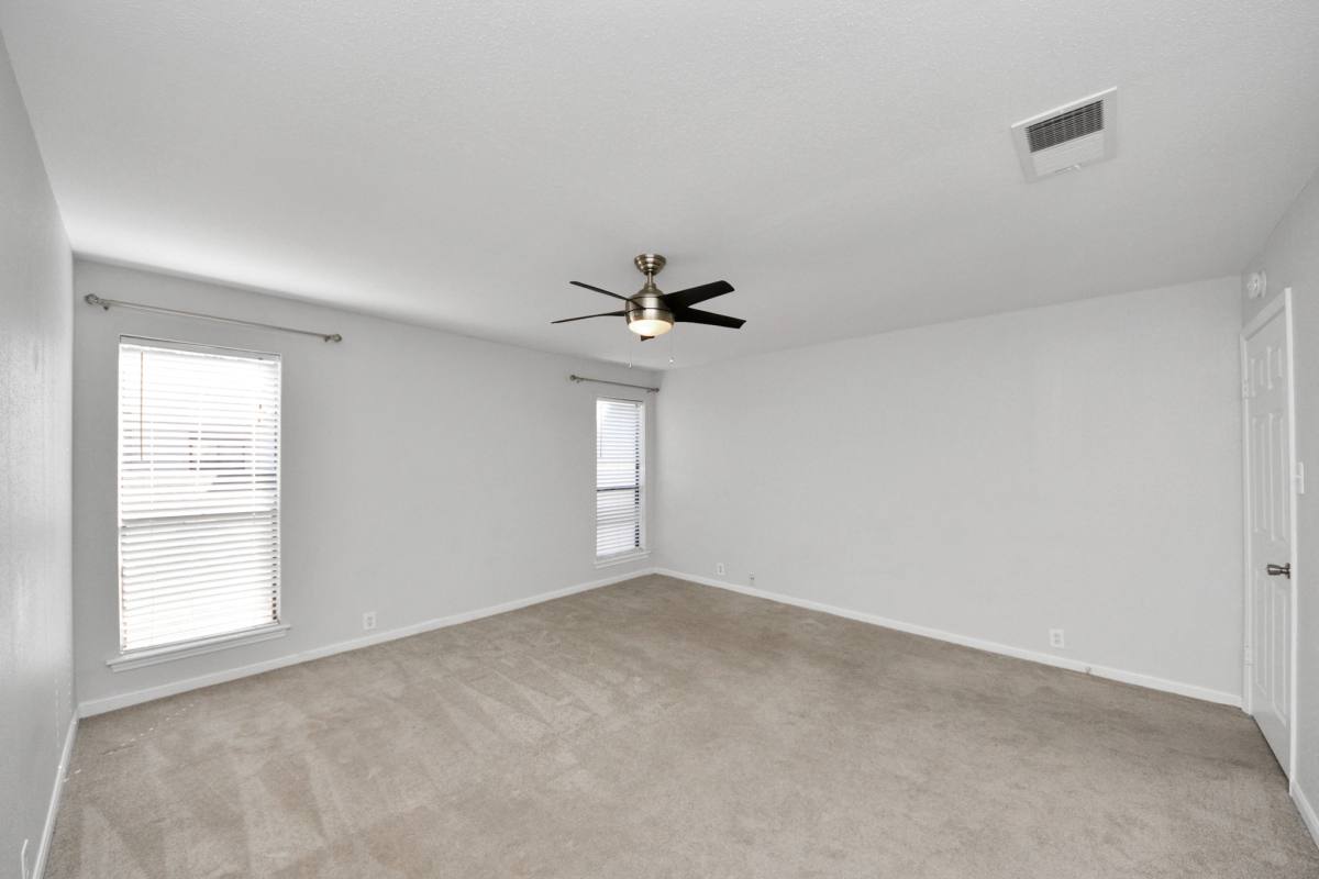 Townhouse for rent at 2468 Bering Dr, Houston, TX 77057
