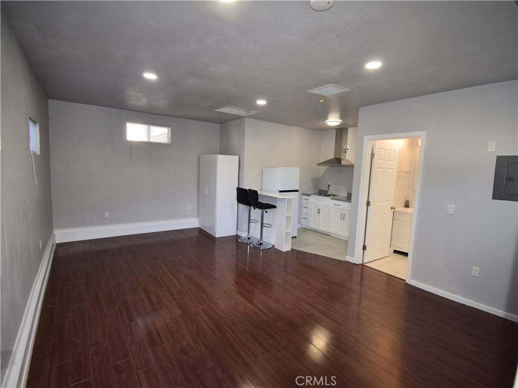 Apartment for rent at 15414 Kinzie St, North Hills, CA 91343