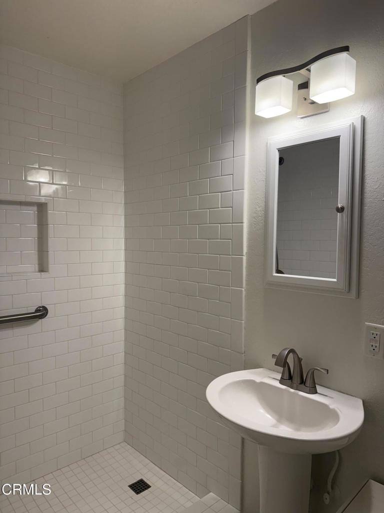 Apartment for rent at 5651 N Bryn Mawr St, Ventura, CA 93003