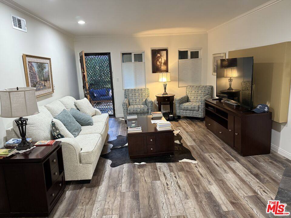 Apartment for rent at 15457 Moorpark St #6, Sherman Oaks, CA 91403