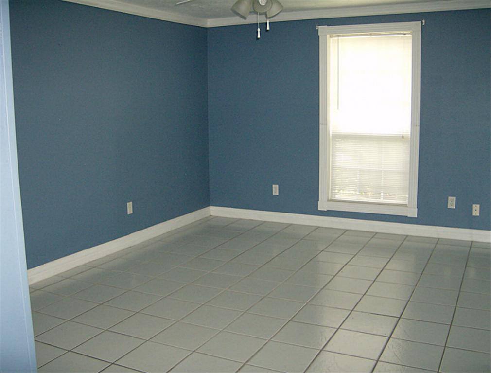 Apartment for rent at 5815 Farwell Dr, Houston, TX 77035