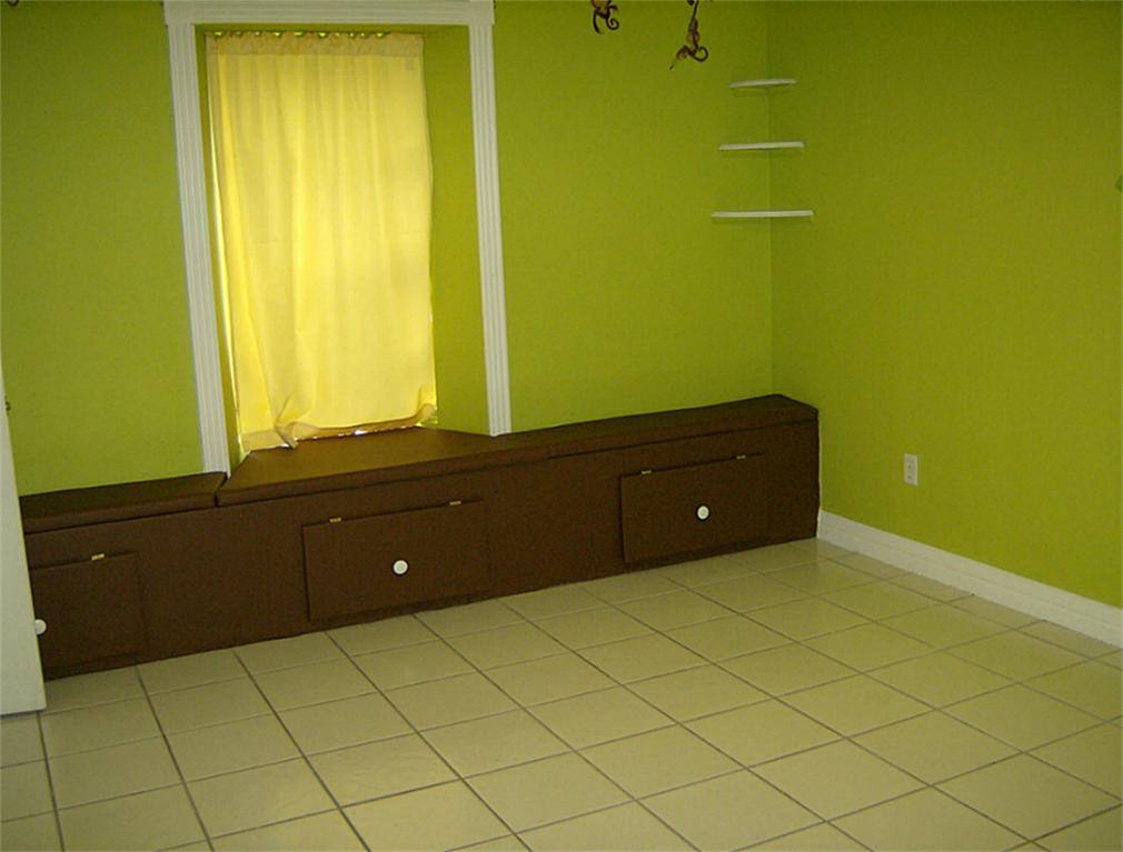 Apartment for rent at 5815 Farwell Dr, Houston, TX 77035