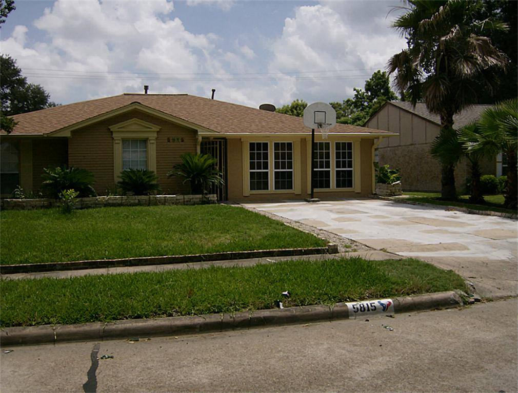 Apartment for rent at 5815 Farwell Dr, Houston, TX 77035