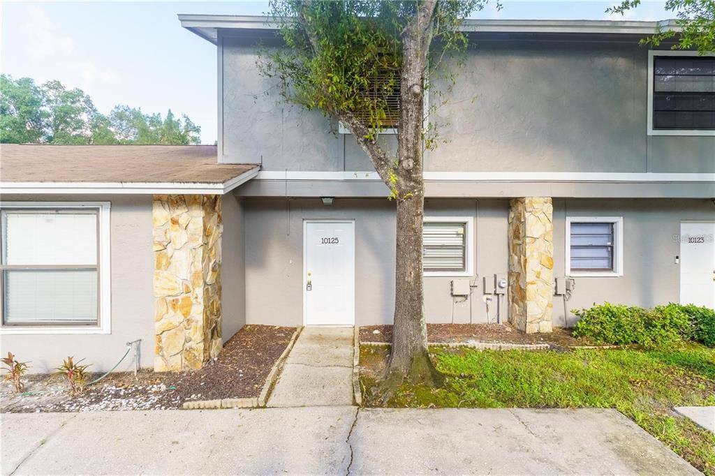 Townhouse for rent at 10125 Lake Oak Circle, Tampa, FL 33624