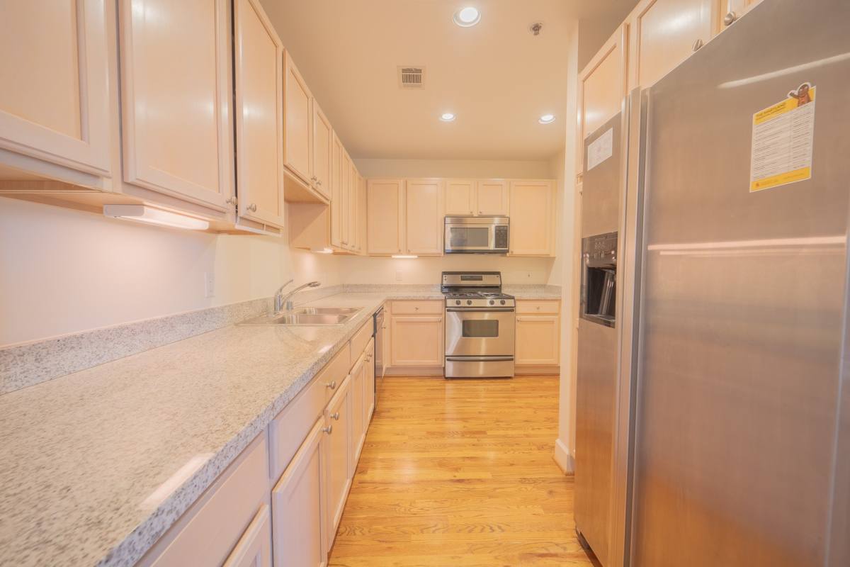 Condo for rent at 2520 Robinhood St #505, Houston, TX 77005