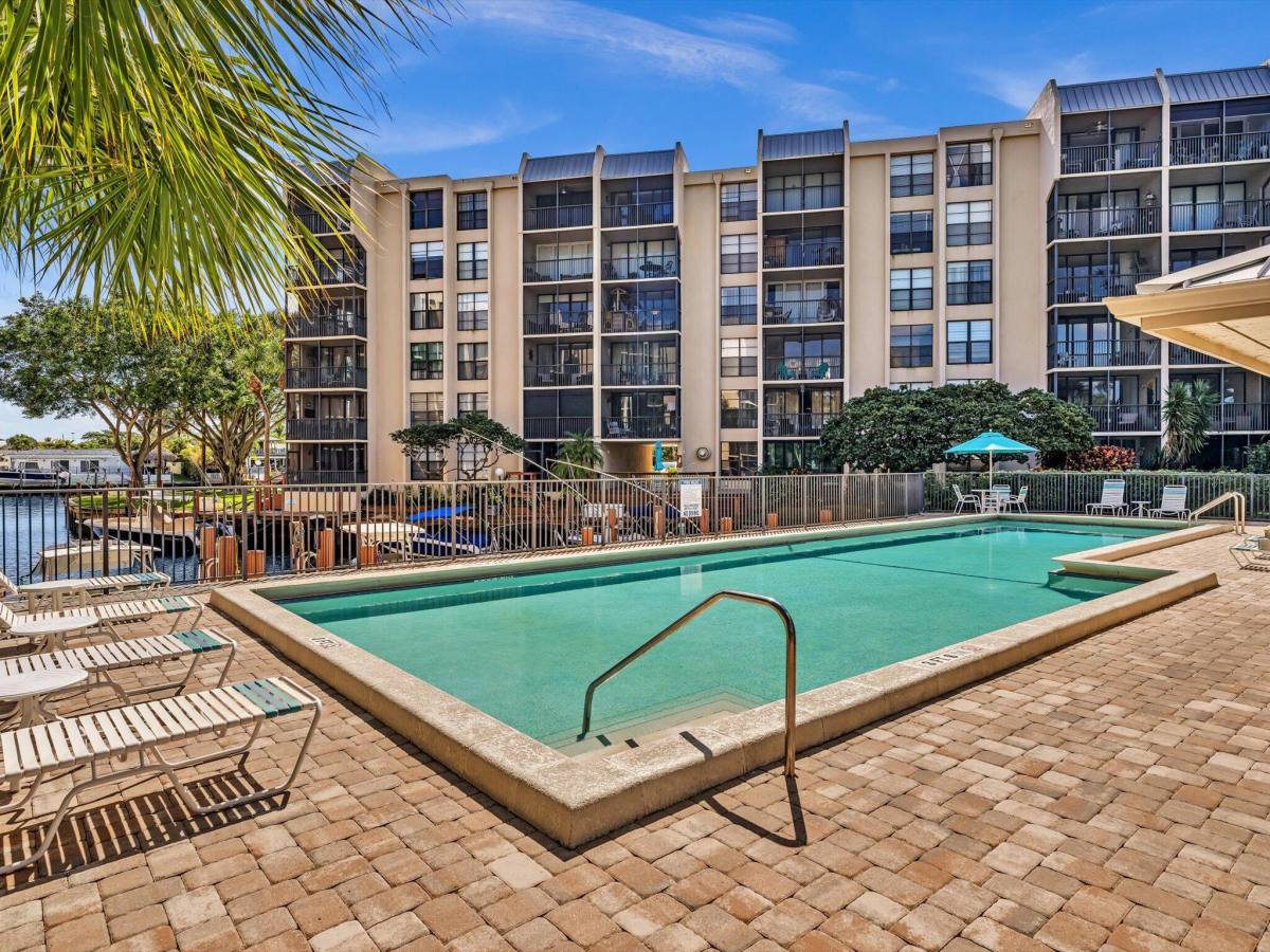 Condo for rent at 21 Royal Palm Way #3030, Boca Raton, FL 33432