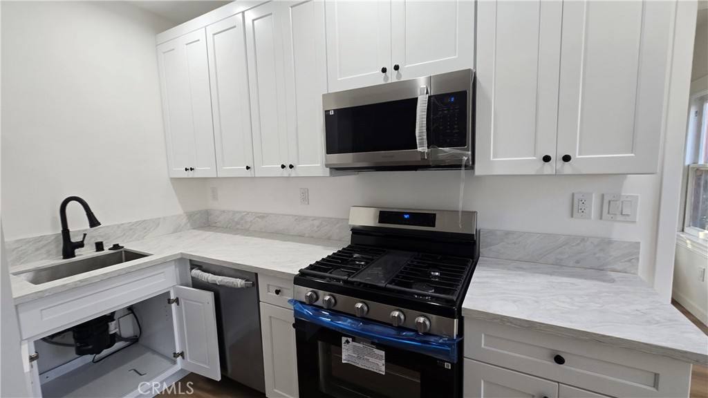 Apartment for rent at 1038 Beacon Ave, Los Angeles, CA 90015