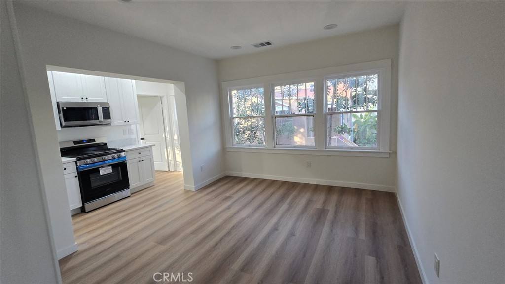 Apartment for rent at 1038 Beacon Ave, Los Angeles, CA 90015