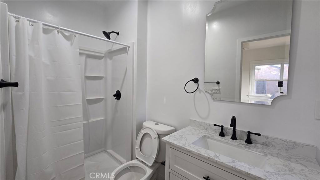 Apartment for rent at 1038 Beacon Ave, Los Angeles, CA 90015