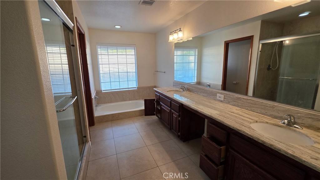 Apartment for rent at 13863 Choco Rd, Apple Valley, CA 92307