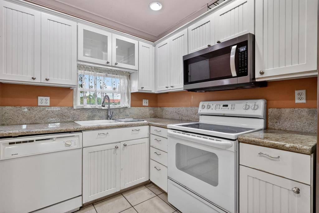 Apartment for rent at 9410 N Hollybrook Lake Dr #303, Hollywood, FL 33025