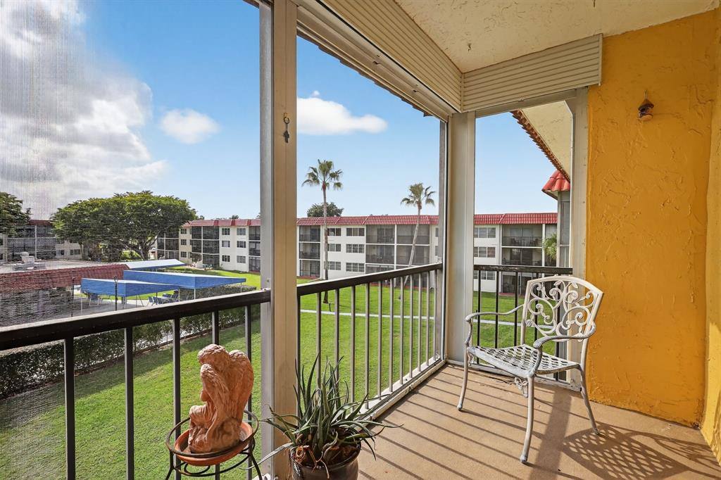 Apartment for rent at 9410 N Hollybrook Lake Dr #303, Hollywood, FL 33025