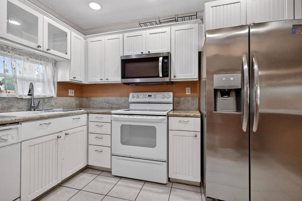 Apartment for rent at 9410 N Hollybrook Lake Dr #303, Hollywood, FL 33025