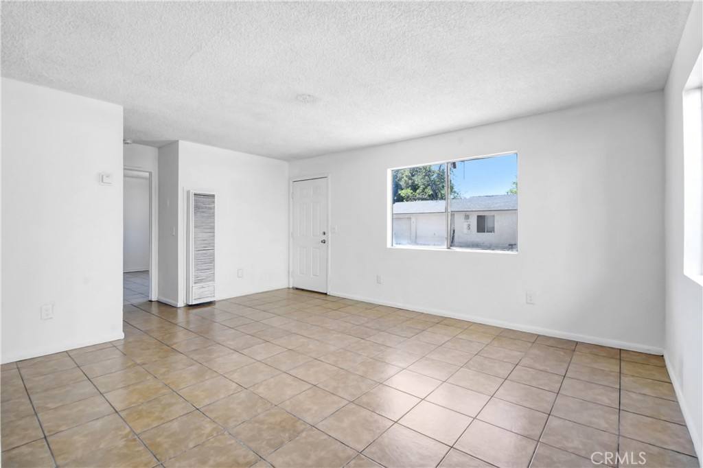 Apartment for rent at 4039 Lorraine Dr #5, San Bernardino, CA 92407