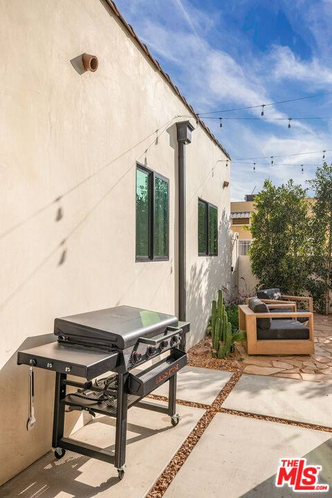 Apartment for rent at 1031 1 2 Havenhurst Dr, Los Angeles, CA 90046